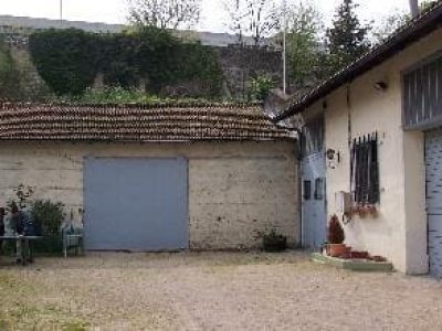 Cour habitation, Bourg les Valence (26)